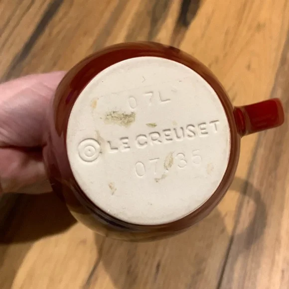 Vintage Le Creuset red pitcher vase in like new condition - Picture 5 of 6